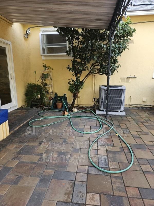 1101 Granada St - Photo 3 of 43