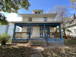 featured image of 1622 E 8th St