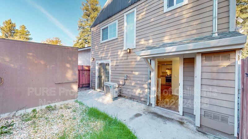 220 Olive St #B - Photo 3 of 38