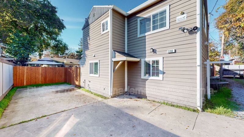 220 Olive St #B - Photo 5 of 38