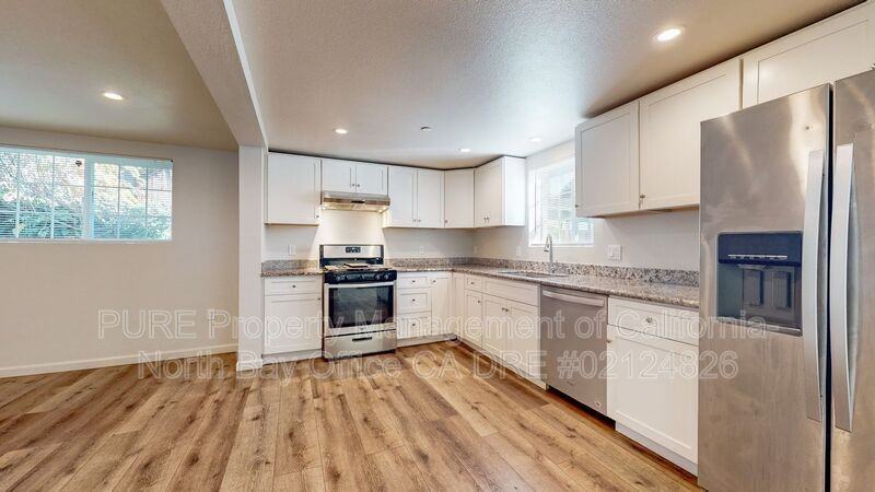 220 Olive St #B - Photo 7 of 38