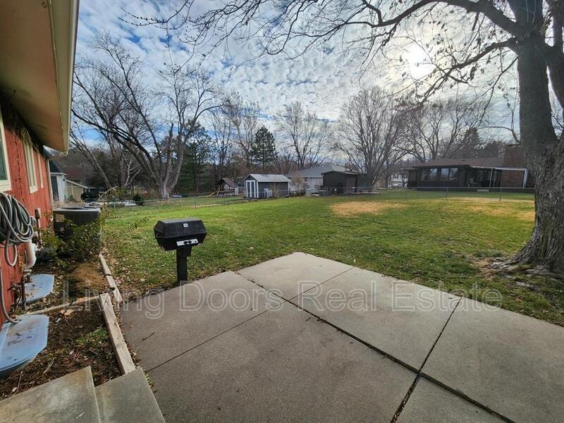 7821 Trendwood Dr - Photo 2 of 25