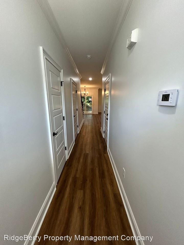 627 E 3rd St #12 - Photo 3 of 46