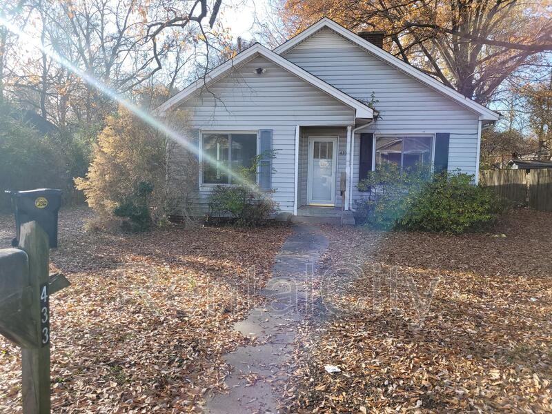 433 Reynolds Ave, Dyersburg, TN 38024 2 Bedroom House for 650/month
