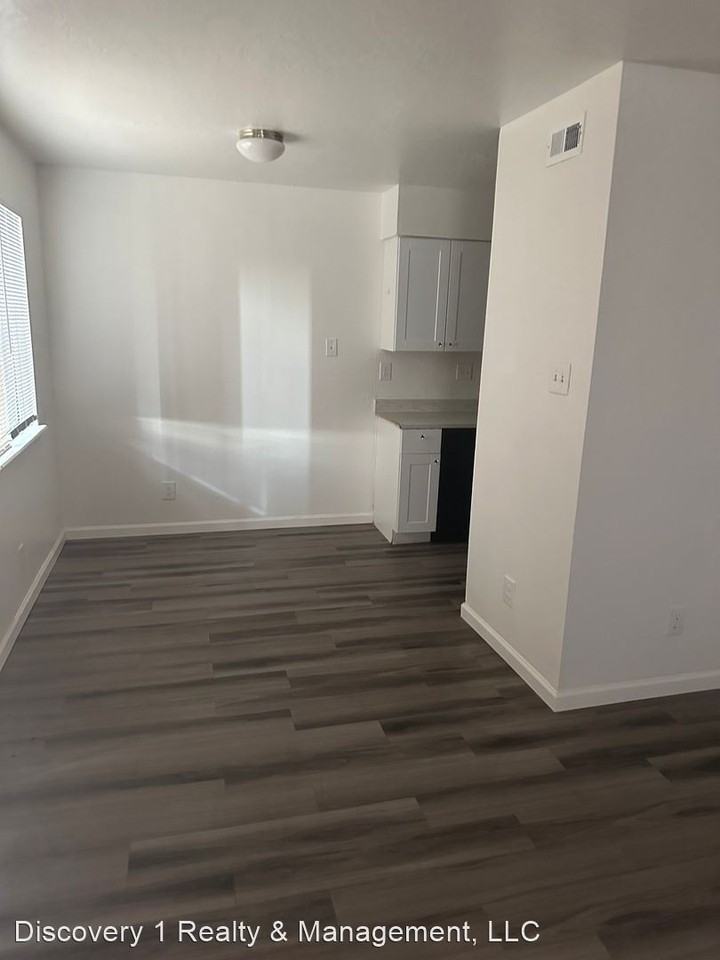 1237-A Menaul Blvd NW - Photo 2 of 10