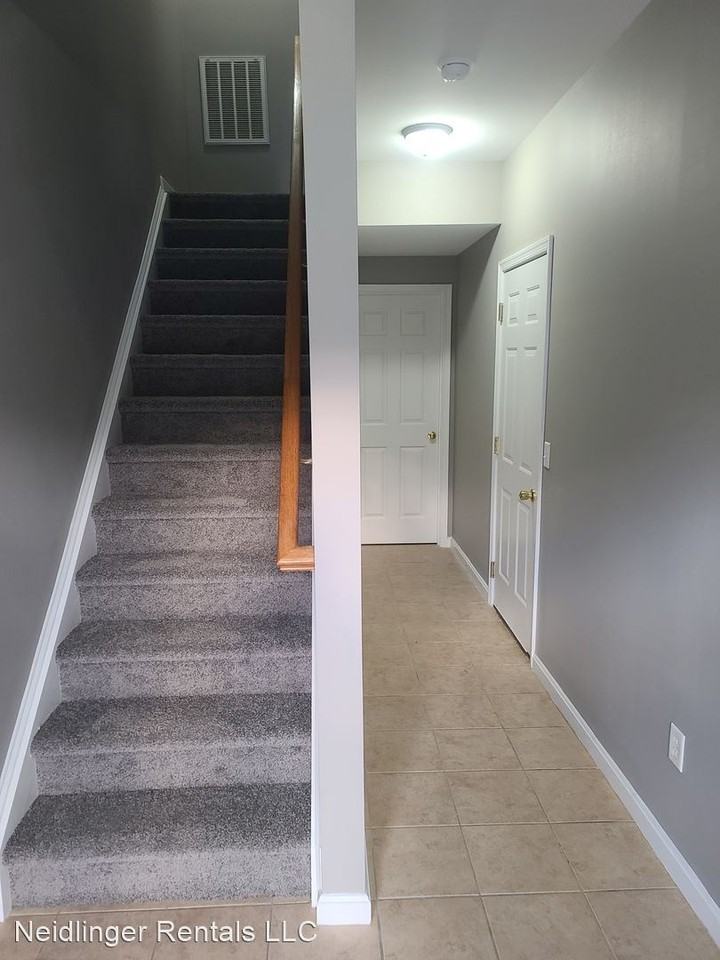 238 Crown Ct - Photo 3 of 43