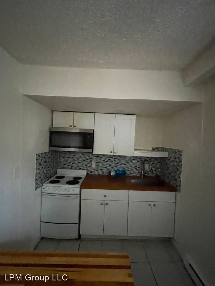 1218 Mechanic St - Photo 3 of 6