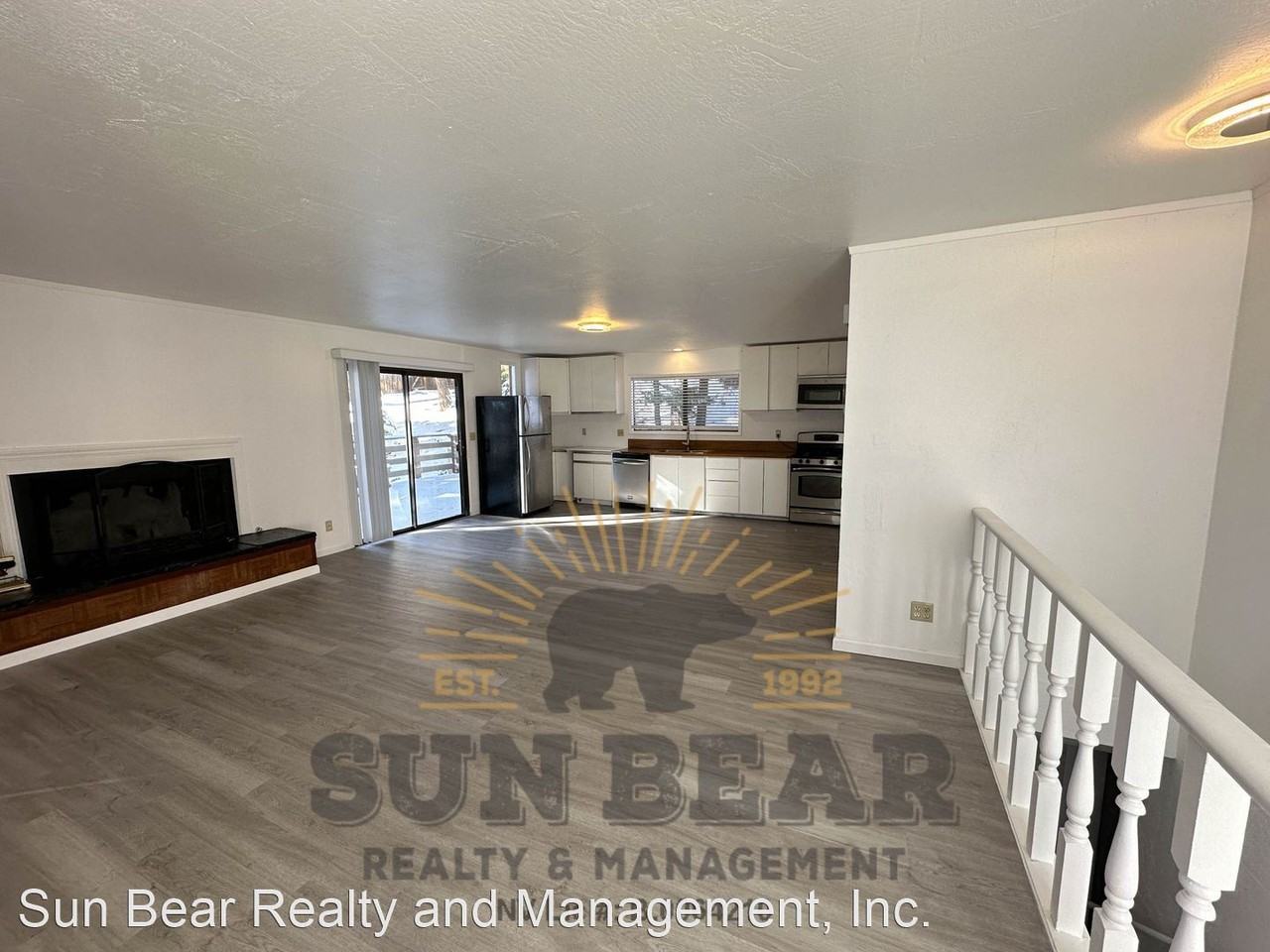 371 Cottonwood Court - Photo 2 of 32