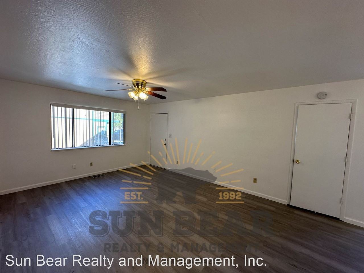 371 Cottonwood Court - Photo 3 of 32