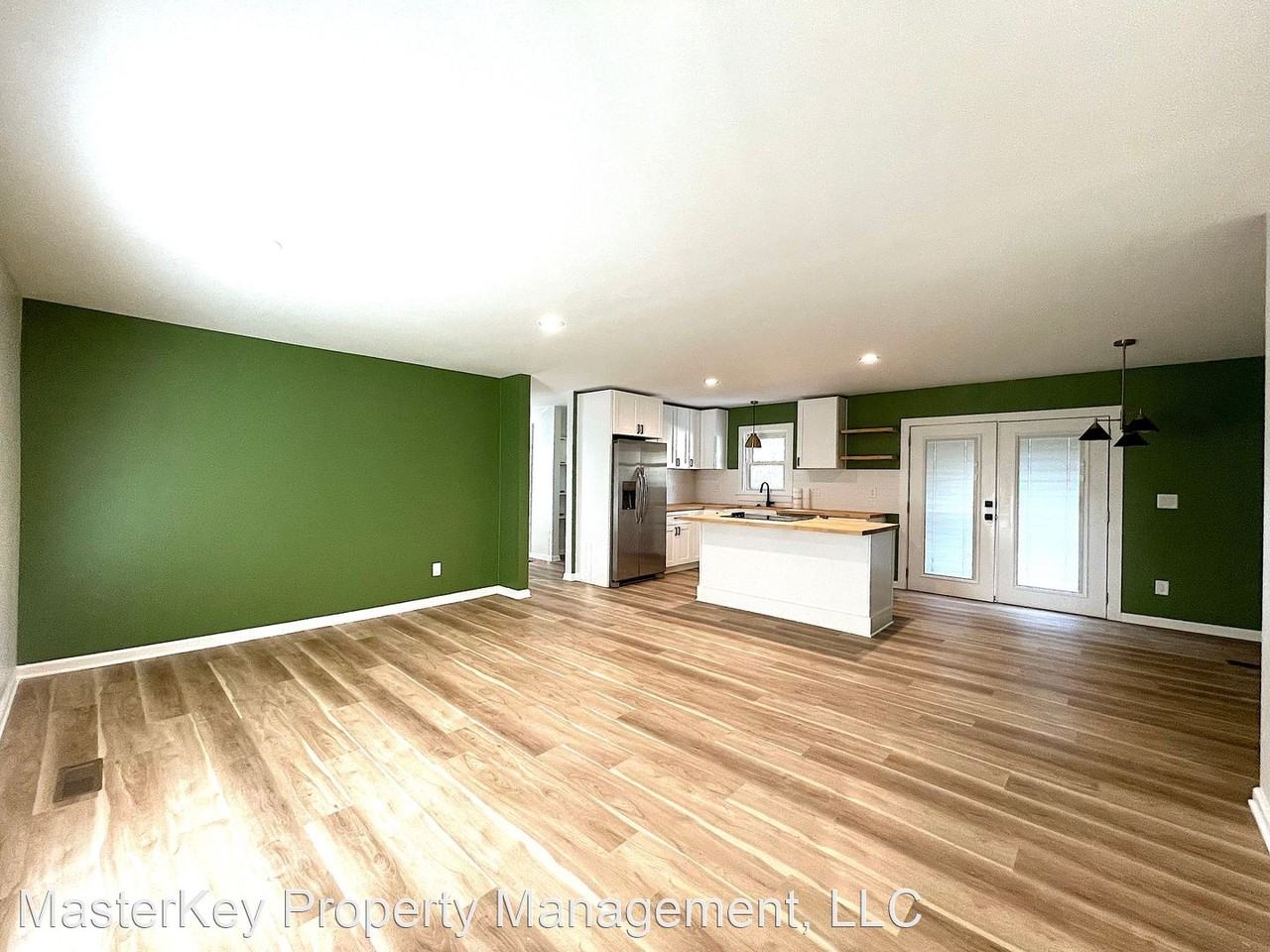 912 Vandora Ave - Photo 3 of 23