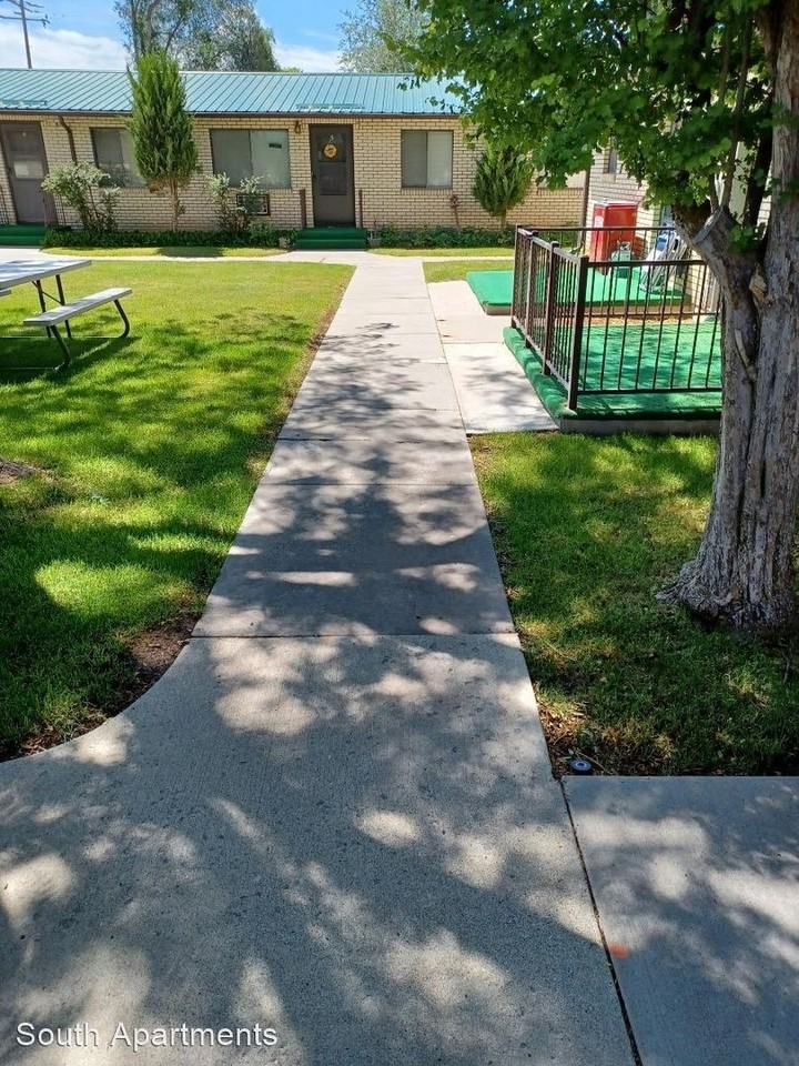 South Downey Apartments - Photo 3 of 5