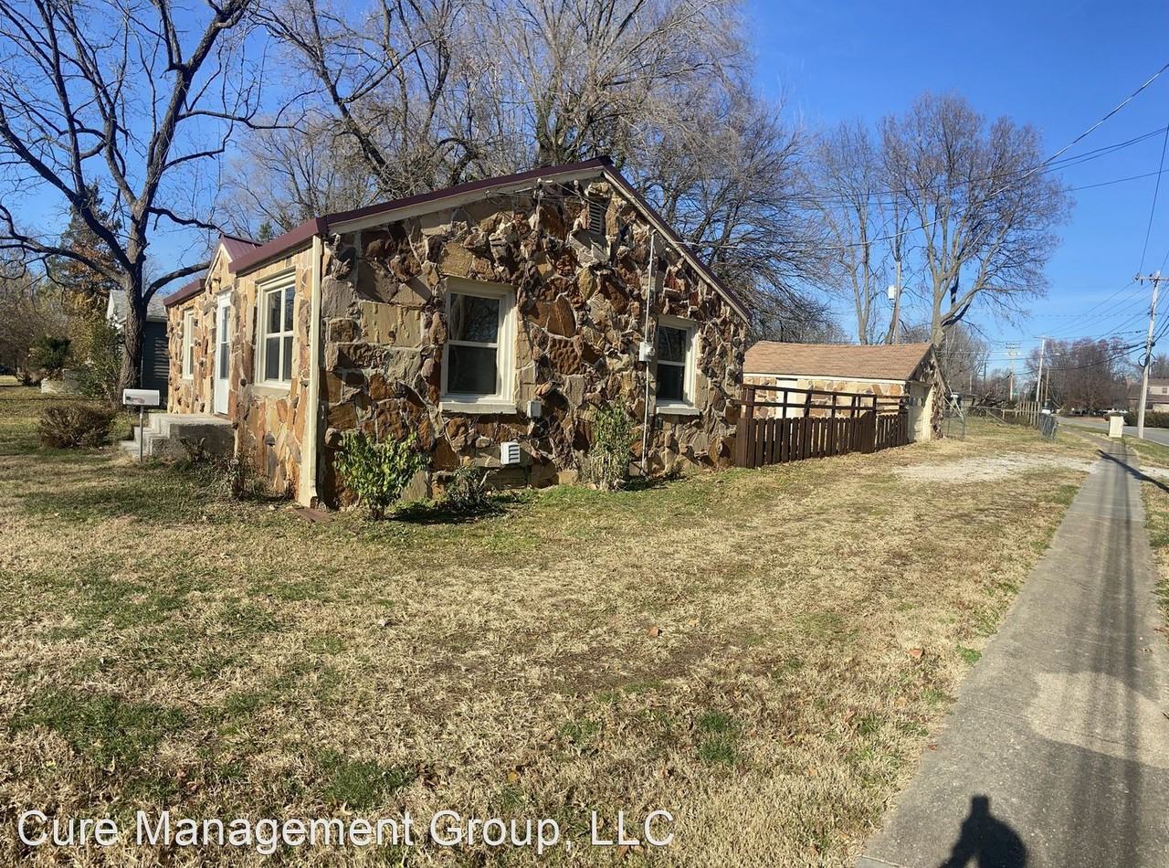 2461 E Kirkwood St - Photo 2 of 8