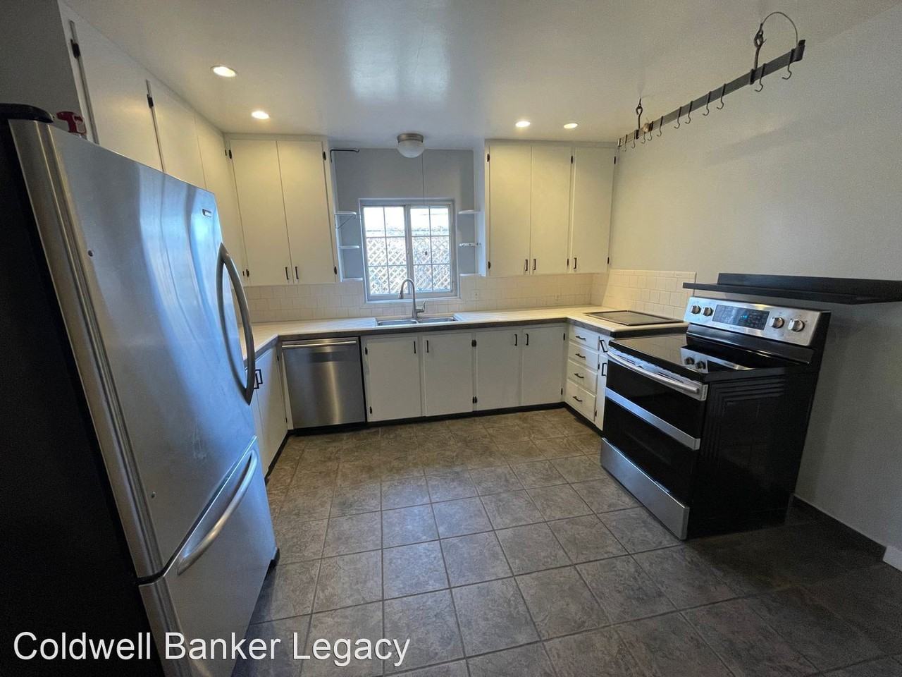 517 Tulane Dr Se - Photo 2 of 14