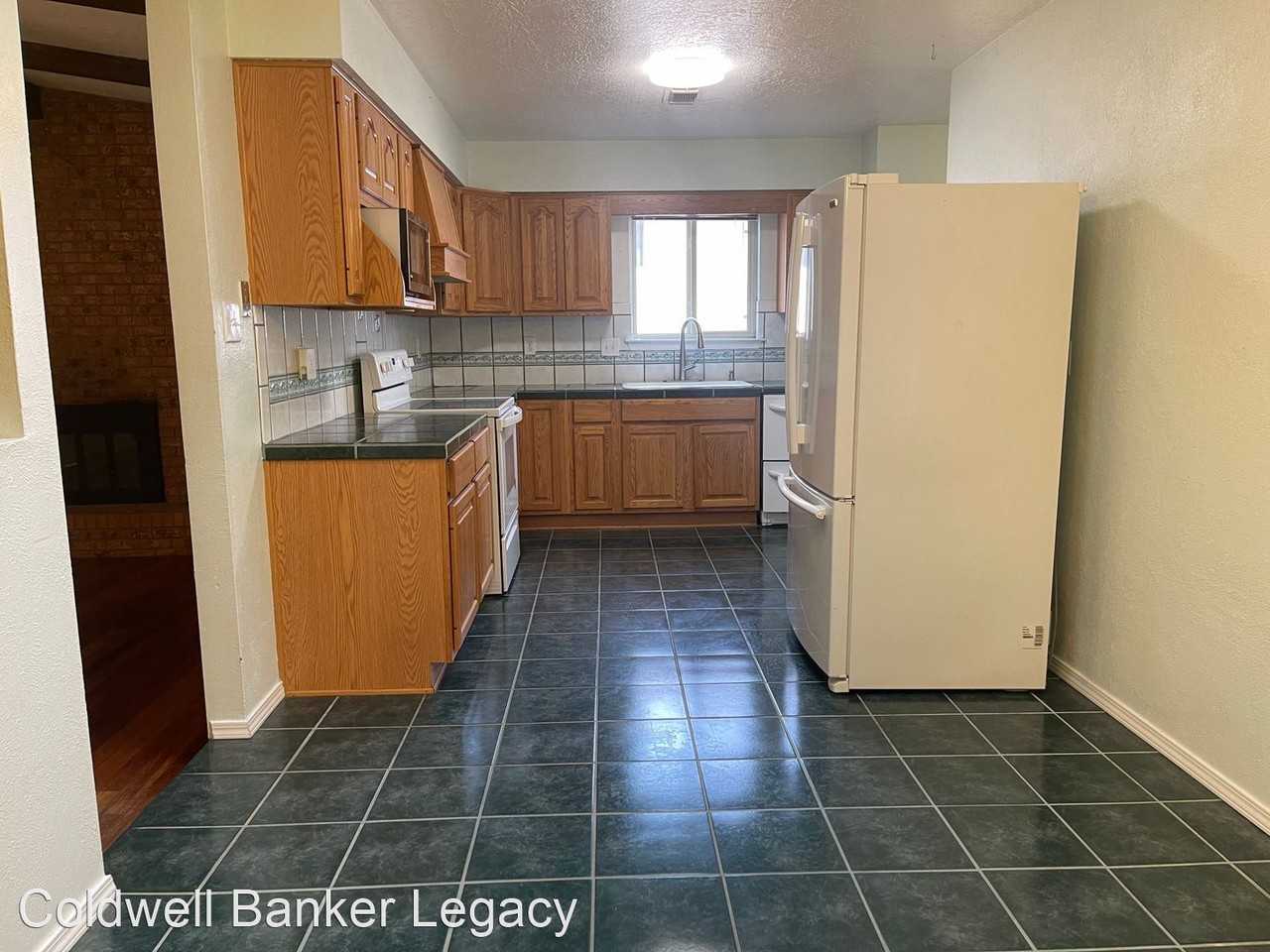 13405 Roma Ave Ne - Photo 2 of 18