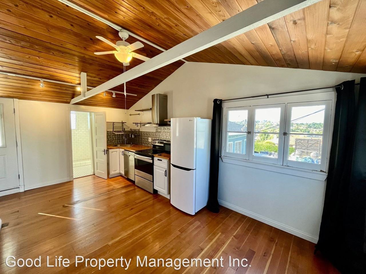 1420 Idaho Ave - Photo 2 of 10