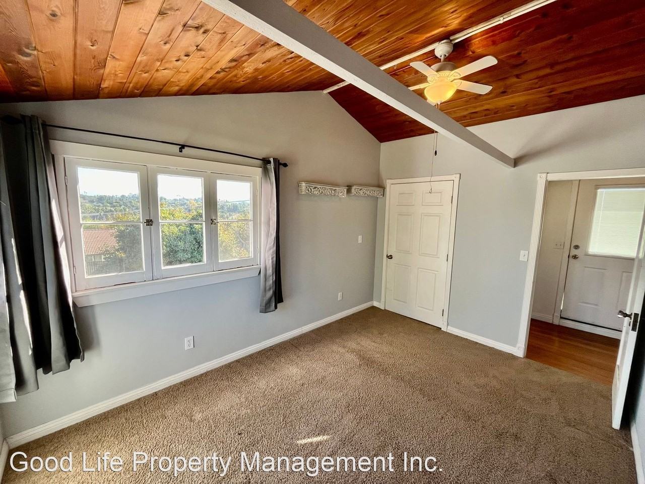 1420 Idaho Ave - Photo 3 of 10