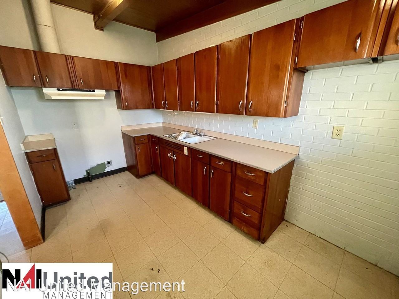 2822 Newell St - Photo 2 of 6