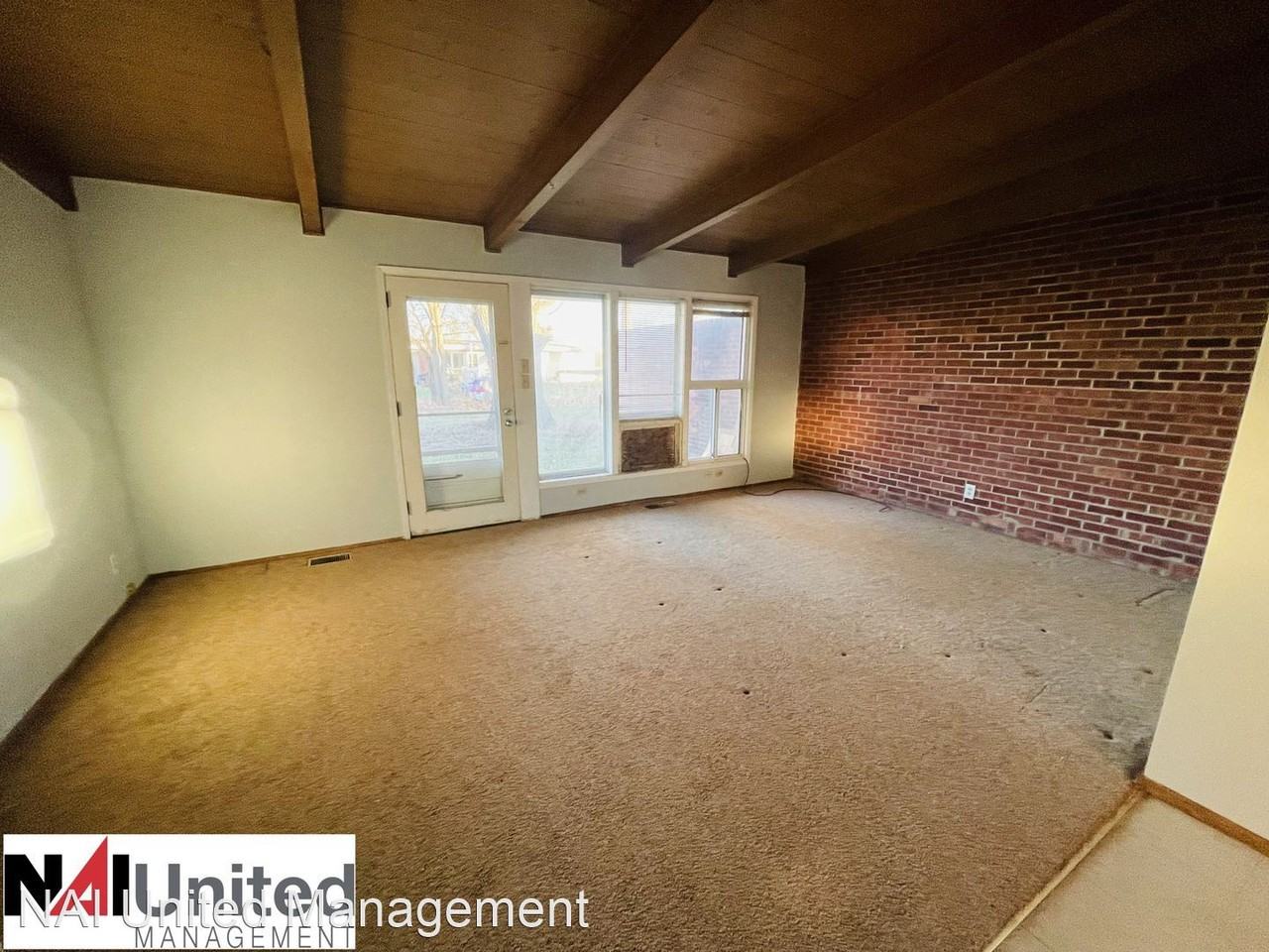 2822 Newell St - Photo 3 of 6