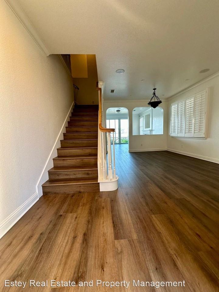 574 Anderson Ln - Photo 3 of 47