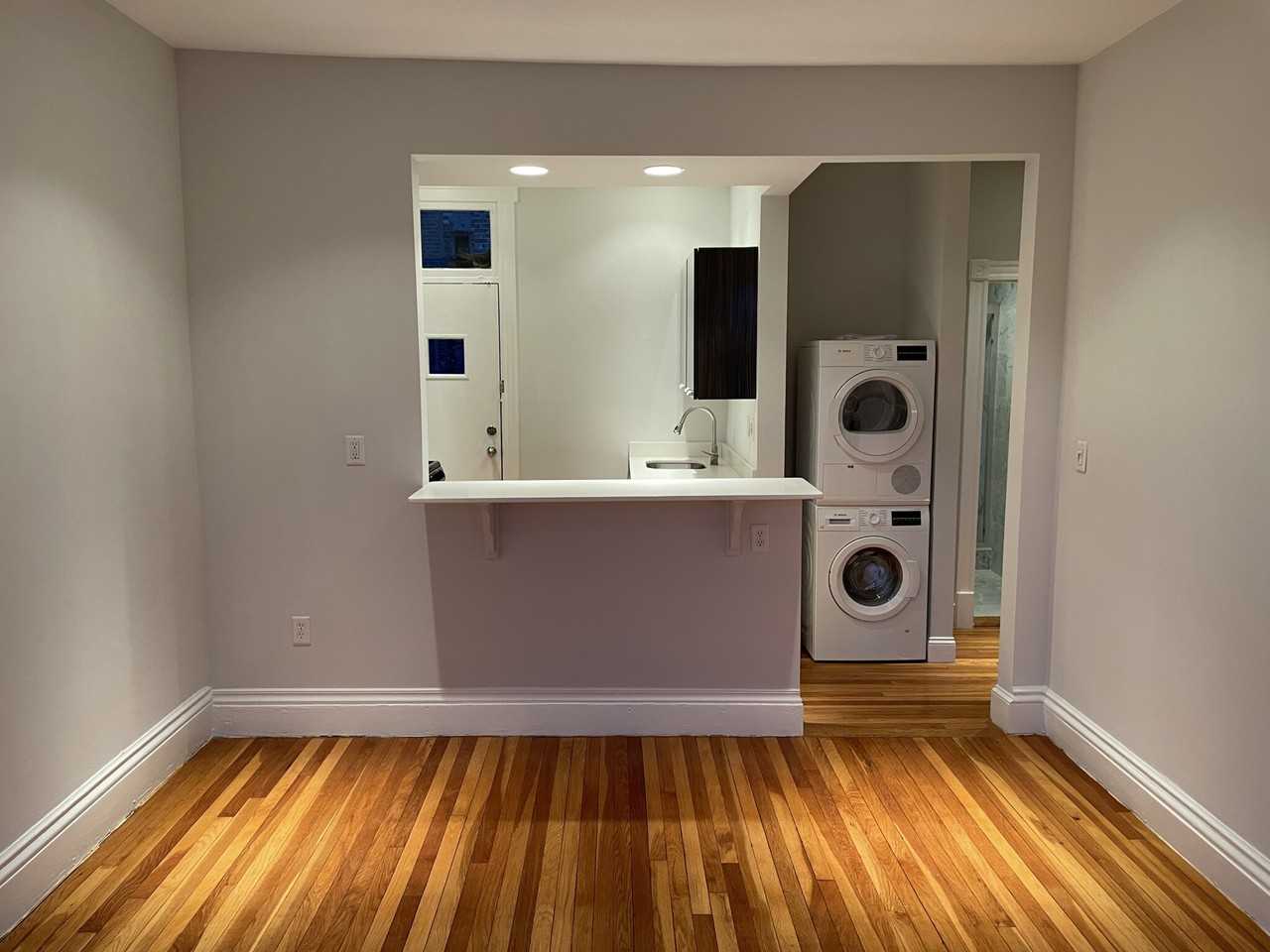 Queensberry St #11 - Photo 3 of 10