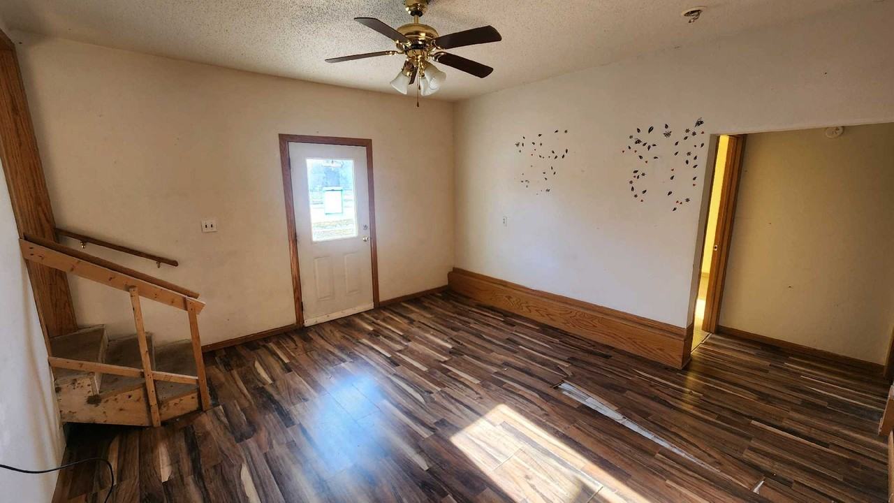 300 W 3rd Ave S - Photo 3 of 10