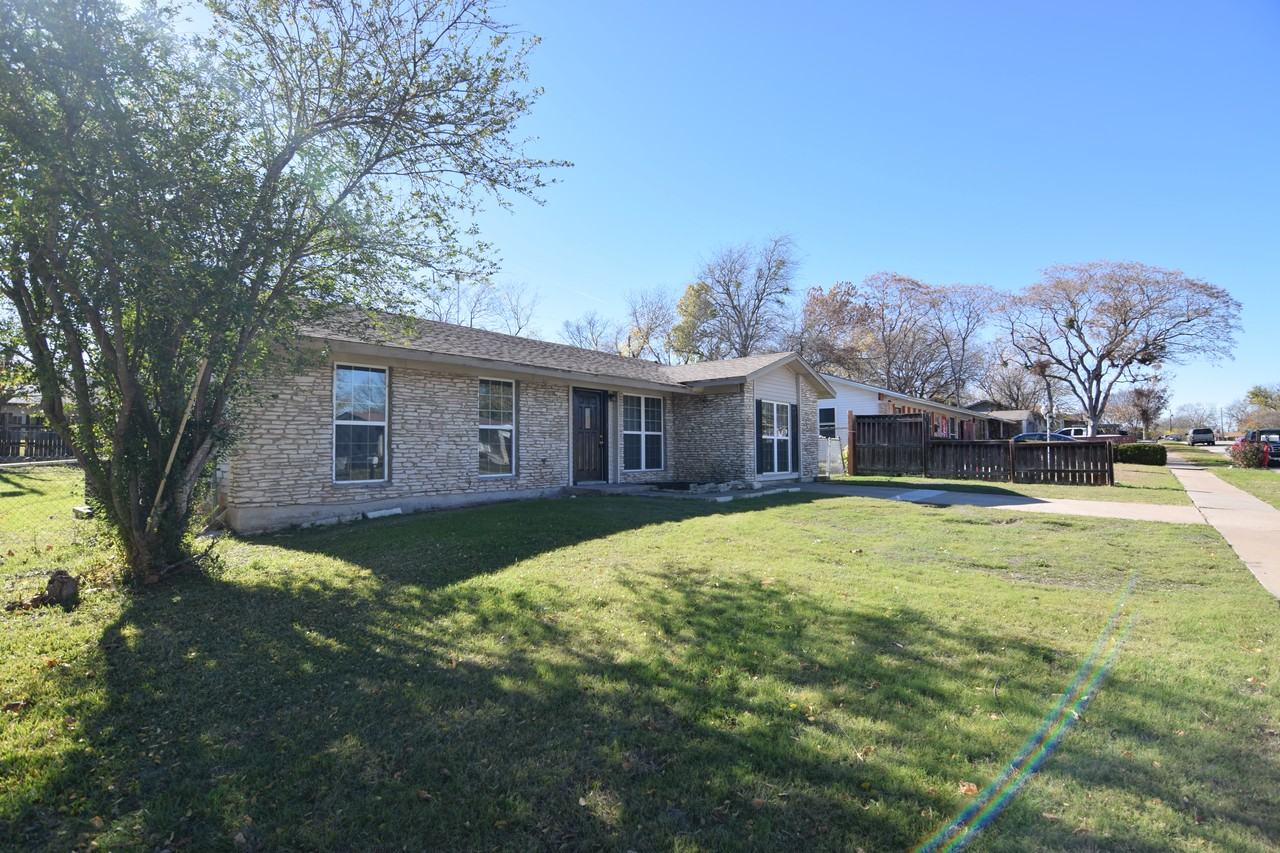 1206 Bonner Dr - Photo 3 of 19