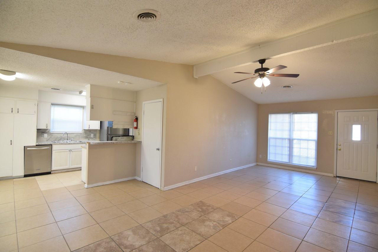 1206 Bonner Dr - Photo 5 of 19