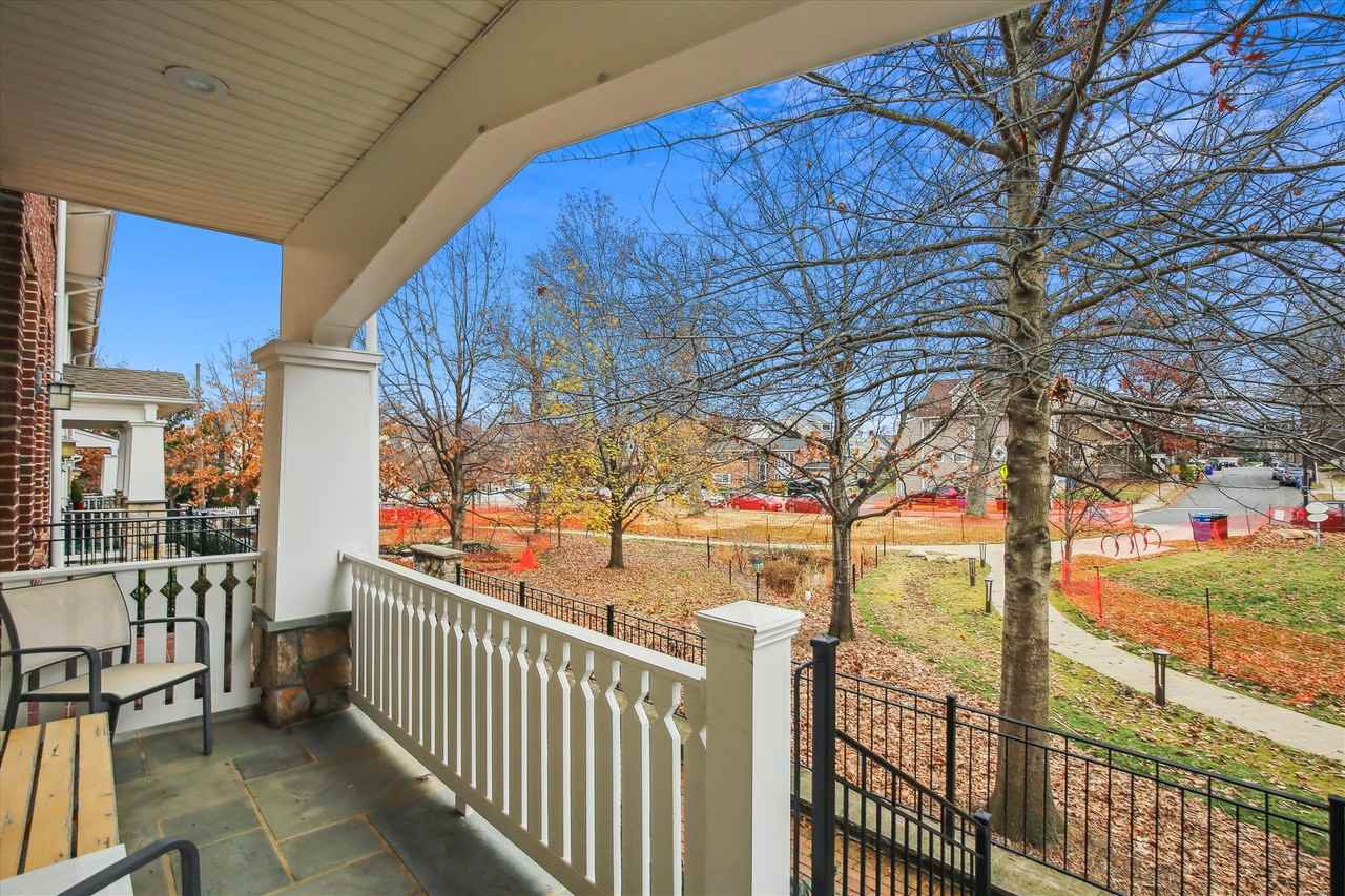 2719 11th St N - Photo 2 of 43