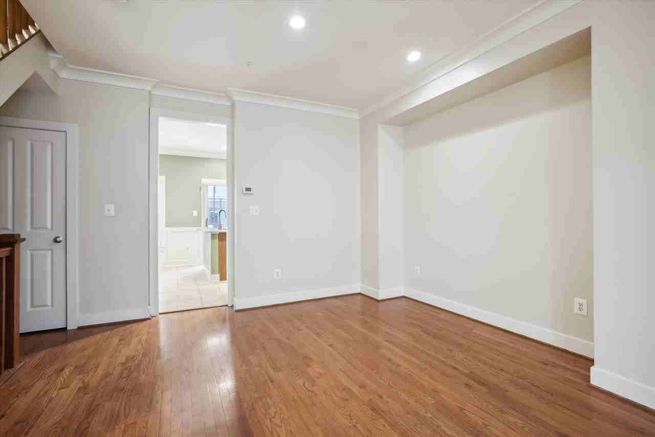 2719 11th St N - Photo 3 of 43