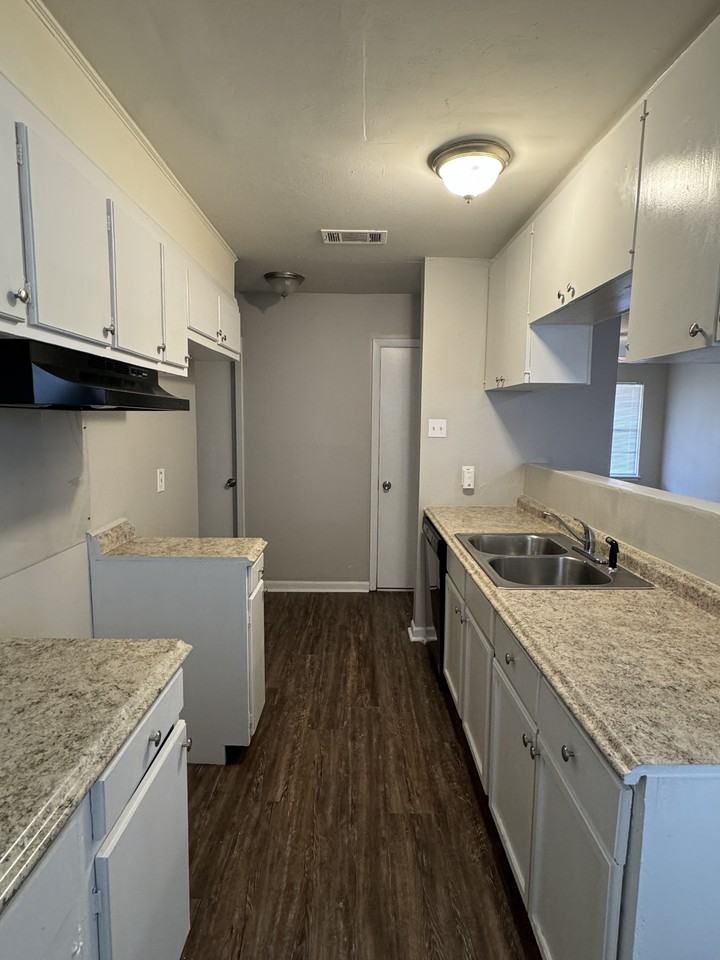 4 Park Dr - Photo 3 of 9