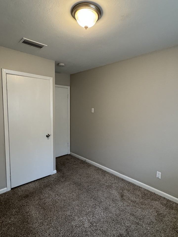 4 Park Dr - Photo 5 of 9