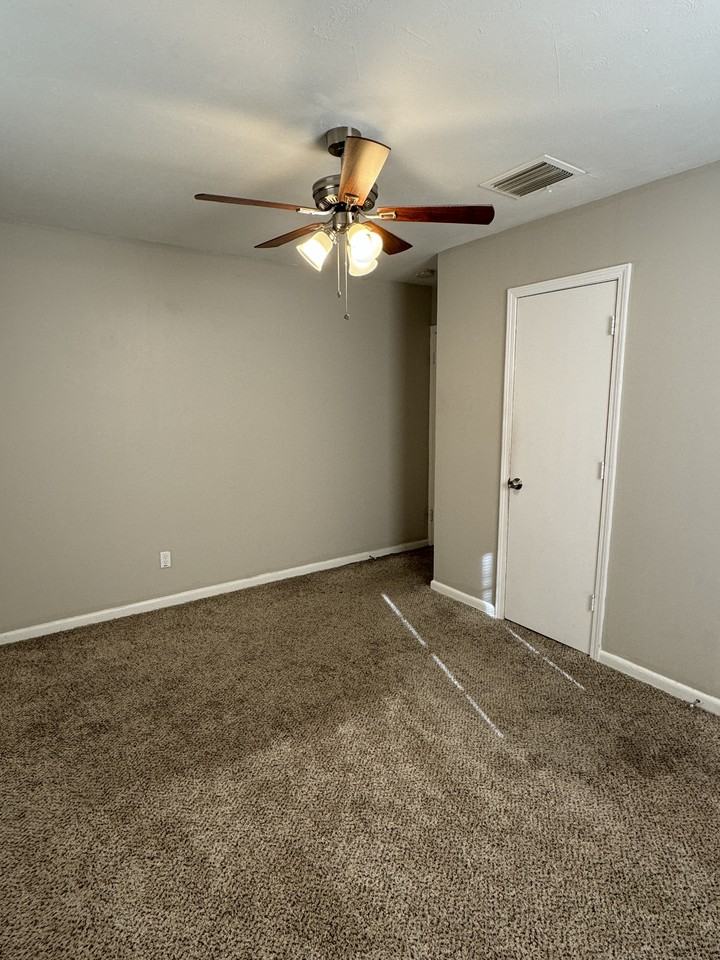 4 Park Dr - Photo 7 of 9