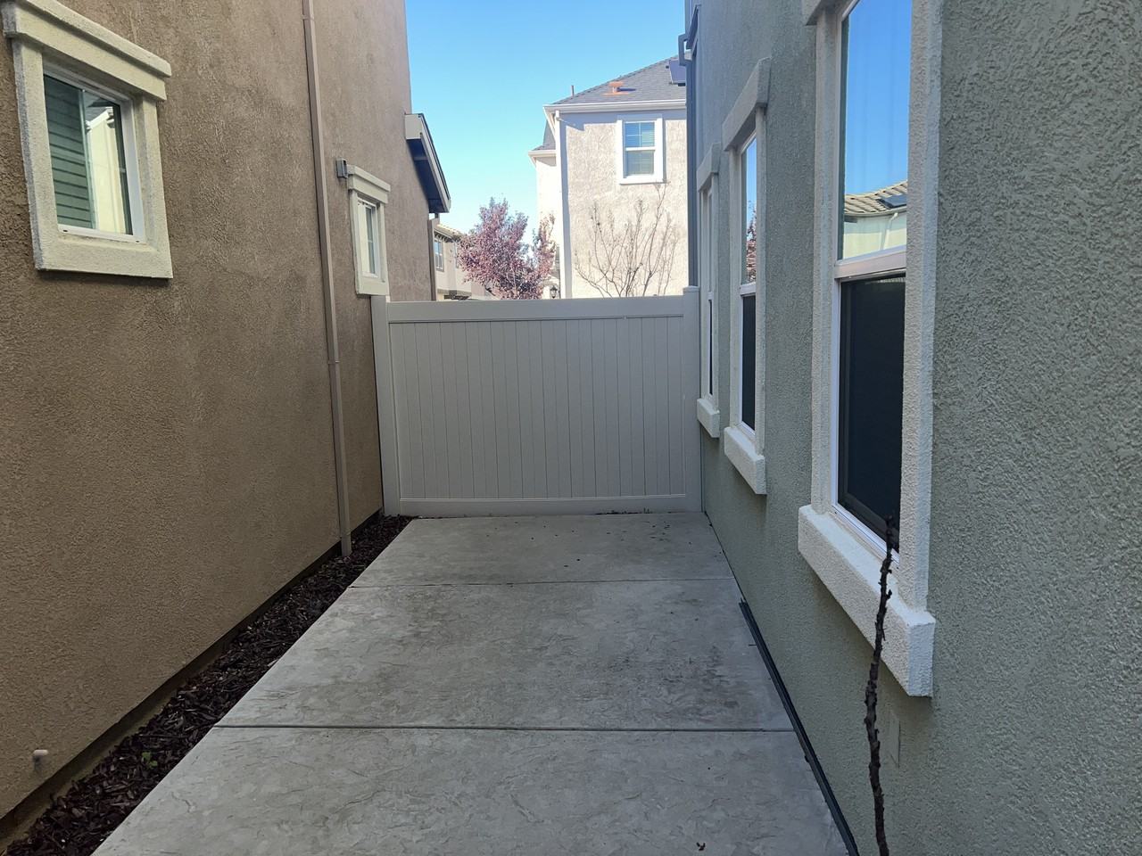 1049 Dennington Pl - Photo 3 of 25