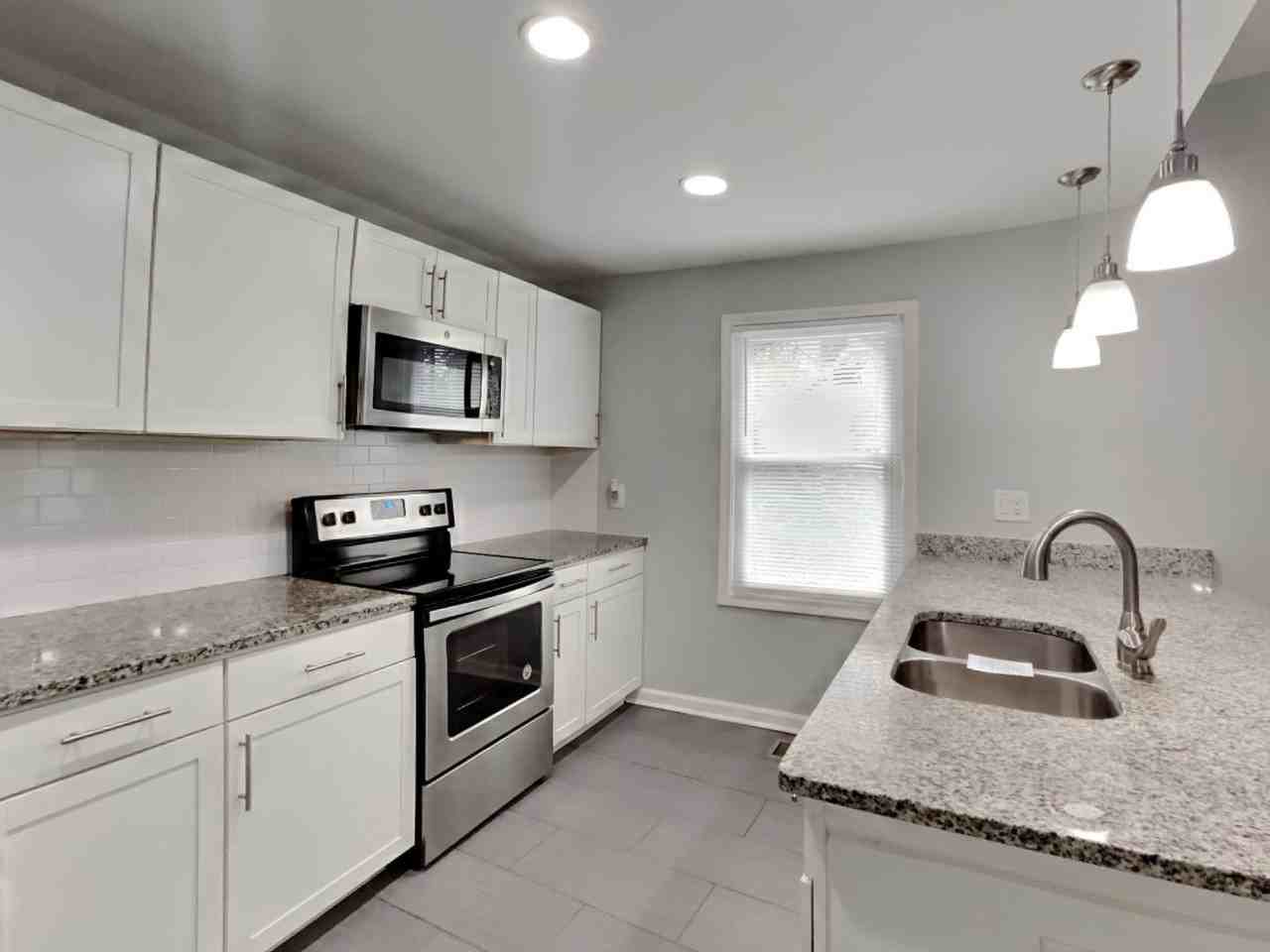 113 Park Ave Se - Photo 3 of 18