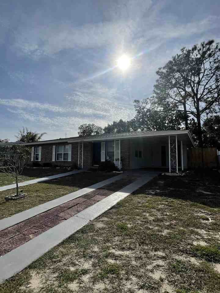 6256 Danbury St - Photo 3 of 20