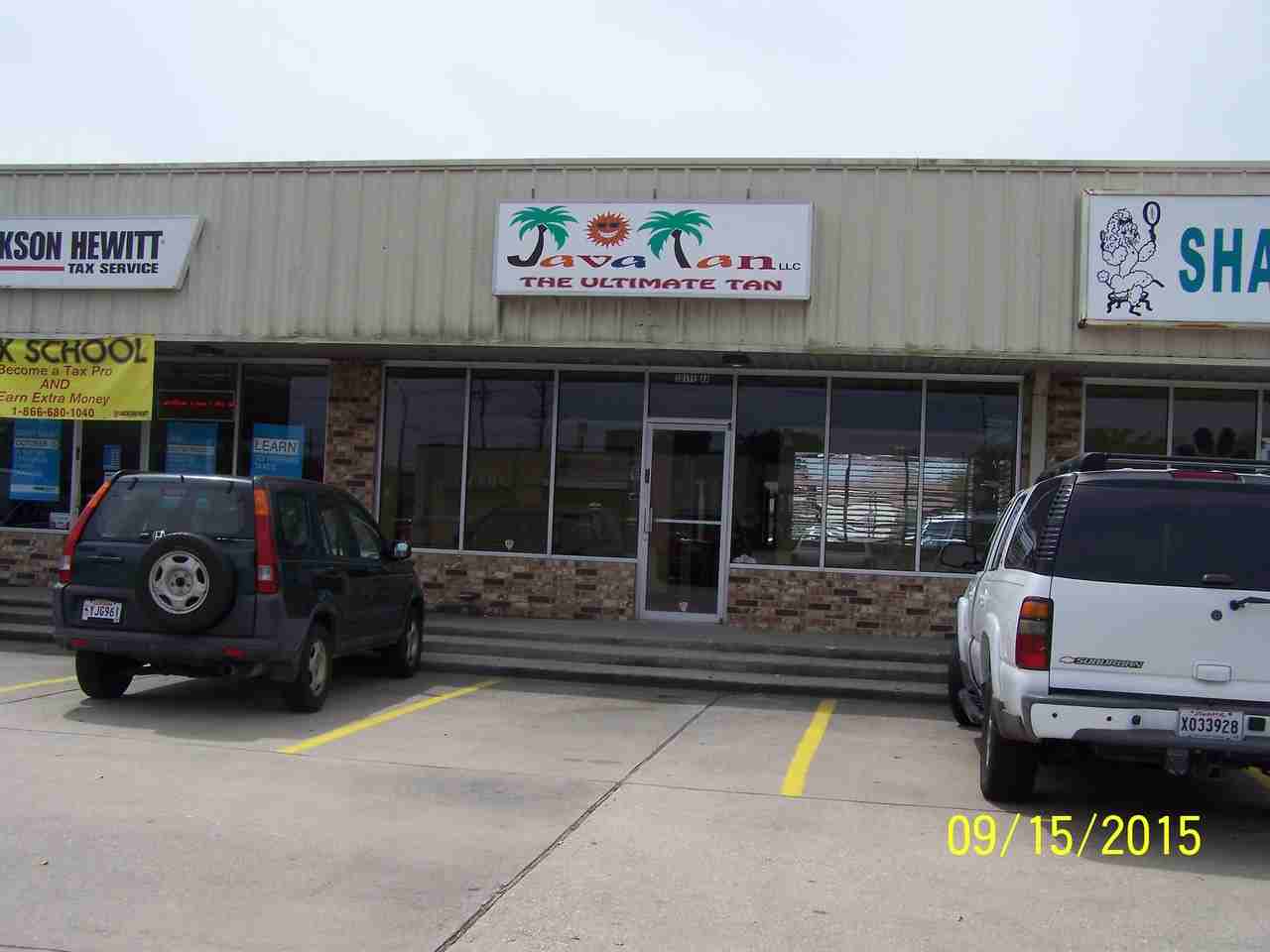 1091 Ave H - Photo 3 of 12