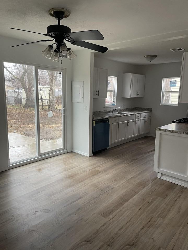 1309 Charleston - Photo 2 of 11