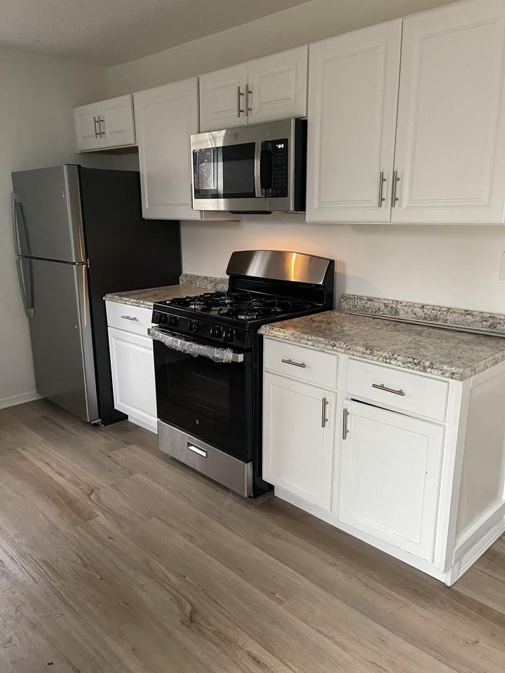 1309 Charleston - Photo 3 of 11