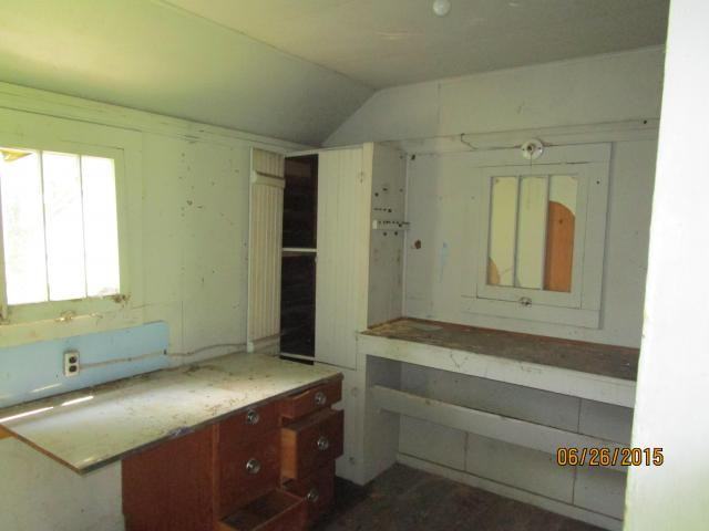 954 E Locust St - Photo 2 of 16