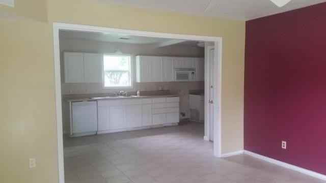 502 E Locust St - Photo 2 of 15