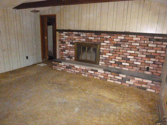 293 E Clarence Rd - Photo 3 of 16