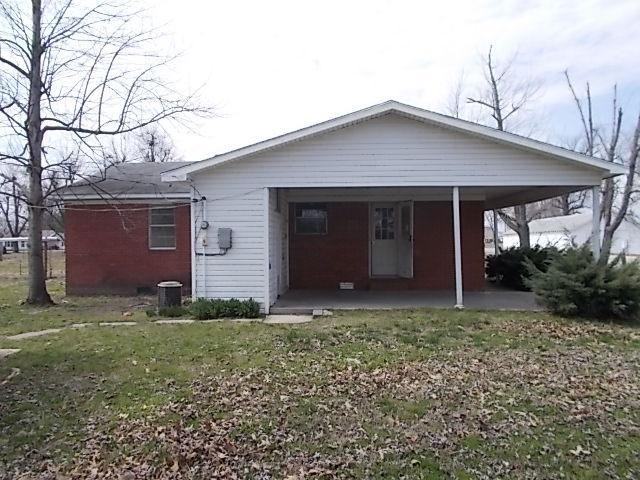 761 E Poplar St - Photo 2 of 22