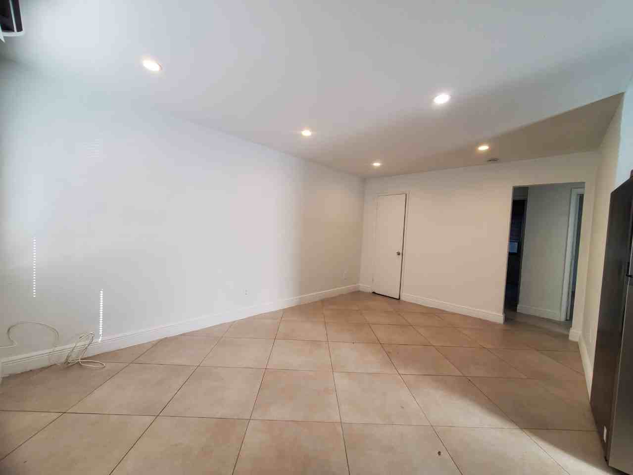 841 Nw 5th Ave #1 - Photo 4 of 18