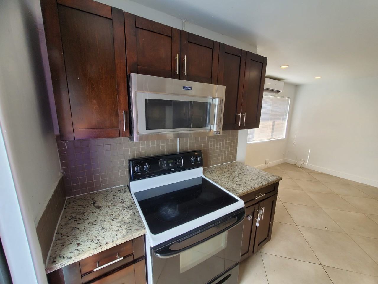 841 Nw 5th Ave #1 - Photo 5 of 18