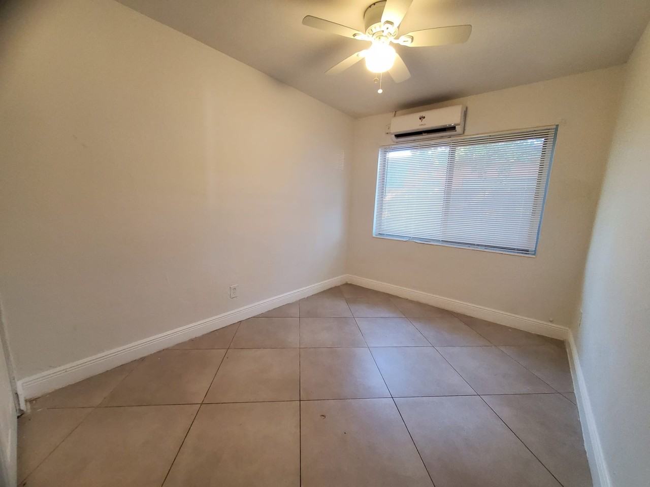 841 Nw 5th Ave #1 - Photo 7 of 18