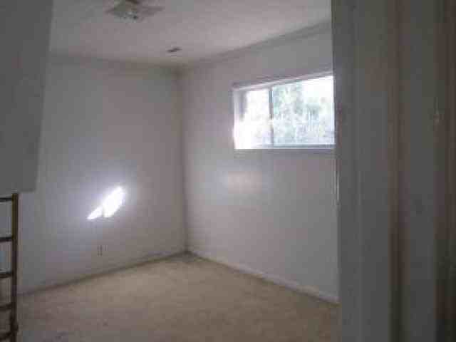 907 N 13th St - Photo 3 of 18