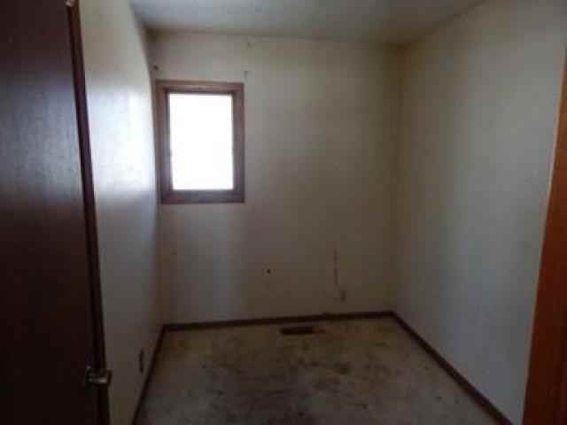 225 Latrobe Ave - Photo 3 of 7