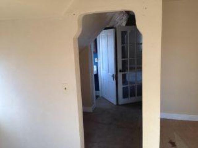 921 E Main St - Photo 3 of 25