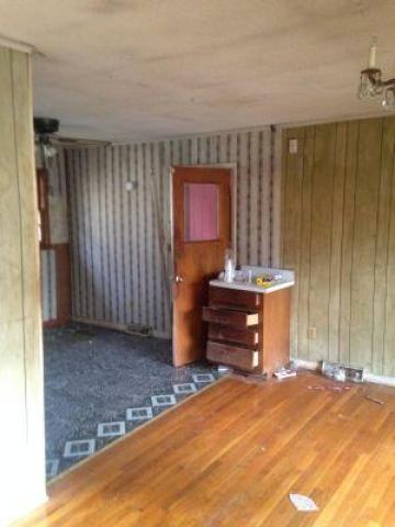 407 Thomas Ln - Photo 2 of 13