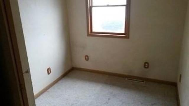 111 Sherman St - Photo 3 of 14